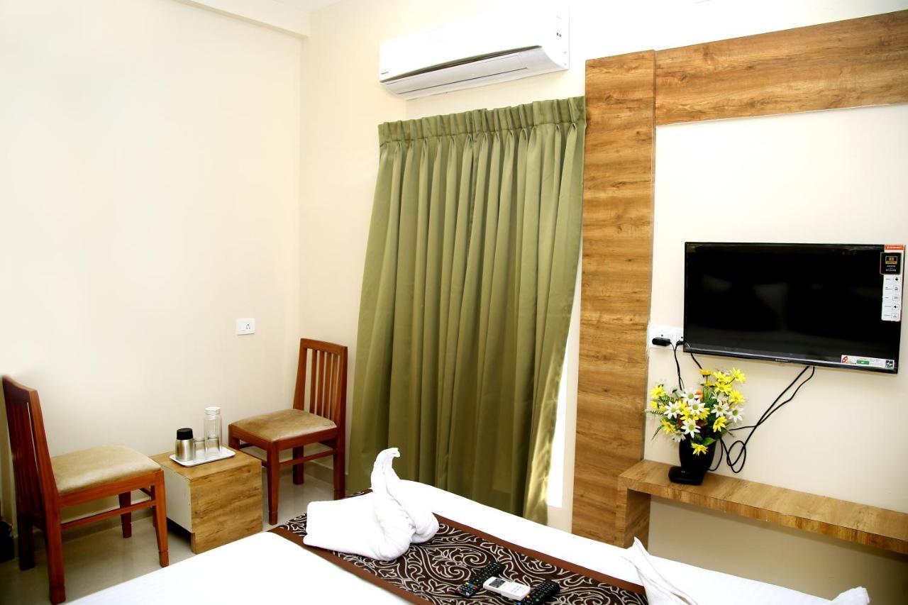 Apollo Court Hotel Chennai Exterior photo